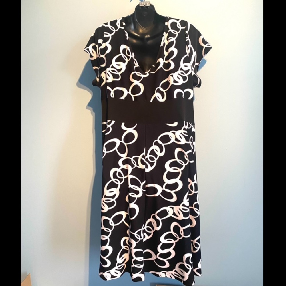 Addition Elle Dress - Picture 4 of 6